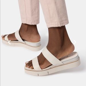 Dolce Vita Parni Sandals in White Embossed Leather US 7.5